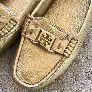 Tory Burch gold leather loafers sz 7.5